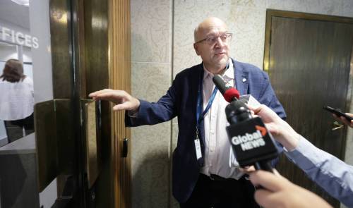 Ruth Bonneville/Winnipeg Free Press 
                                Winnipeg Coun. Russ Wyatt walks into city hall on Thursday, Aug. 13.