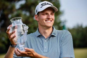 JOHN WOODS / FREE PRESS
                                Daniel Svärd is presented with the trophy after defeating Adam Duncan in the Manitoba Open at Elmhurst Golf Club Sunday, August 23, 2026. reporter: mike