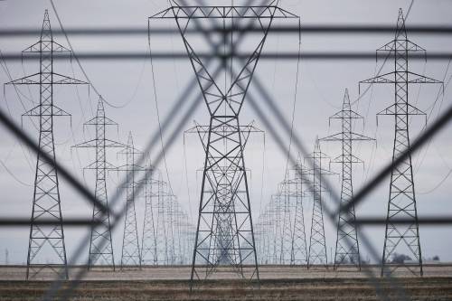 John Woods / THE CANADIAN PRESS
                                Hydro power lines, just outside Winnipeg.