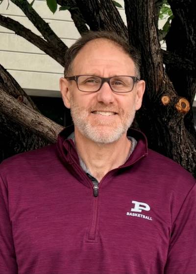 SUPPLIED
                                Jeff Laping, the legendary high school basketball coach and figurative giant in Winnipeg&rsquo;s hoops community, died on Monday at age 54, one week after suffering from cardiac arrest.