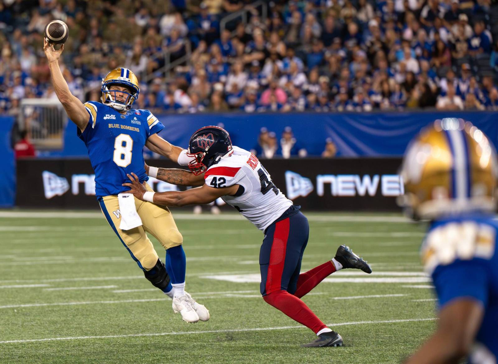 Bombers stun Alouettes