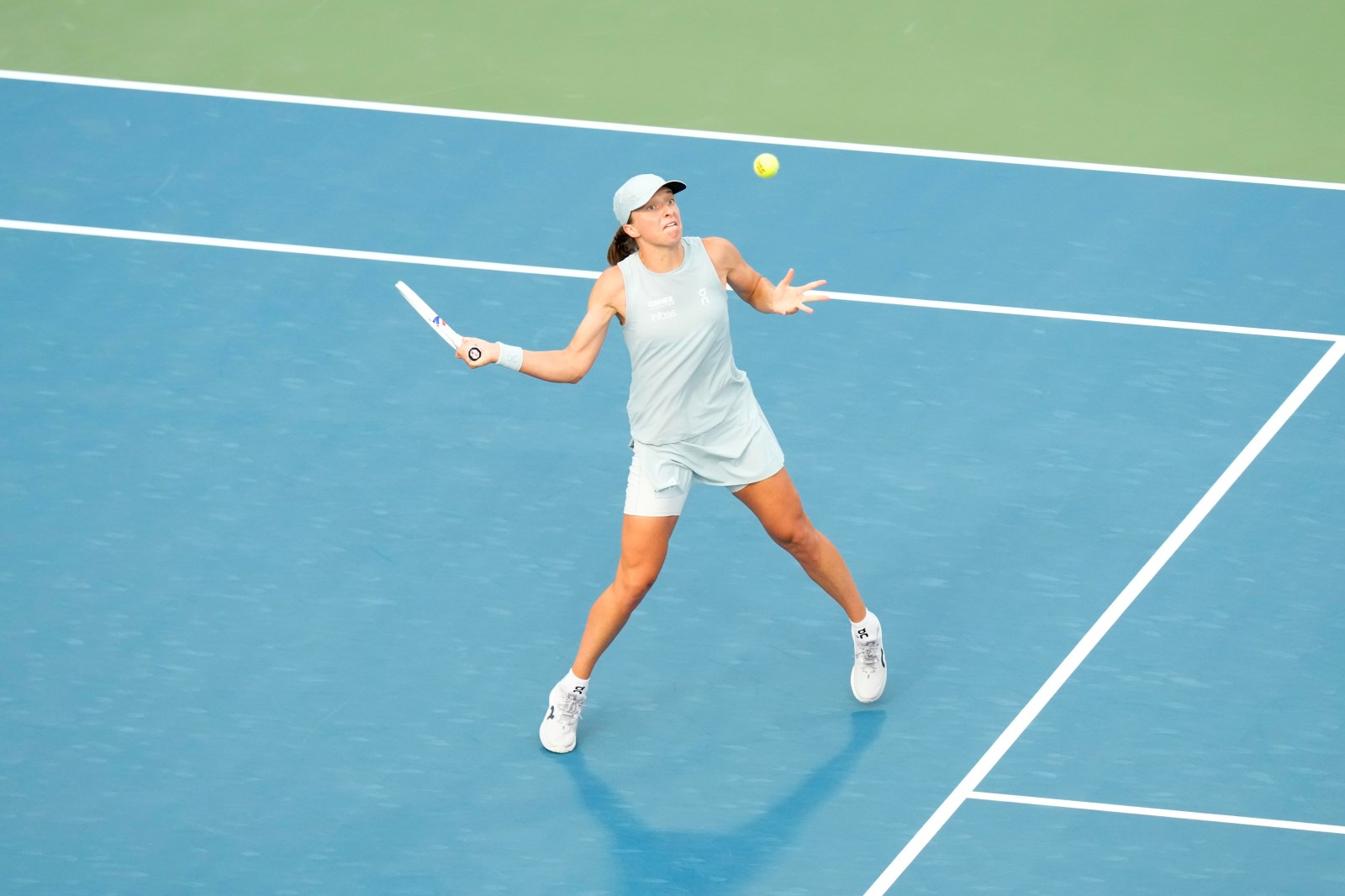 Swiatek tops Shnaider in straight sets to make NBO semifinals
