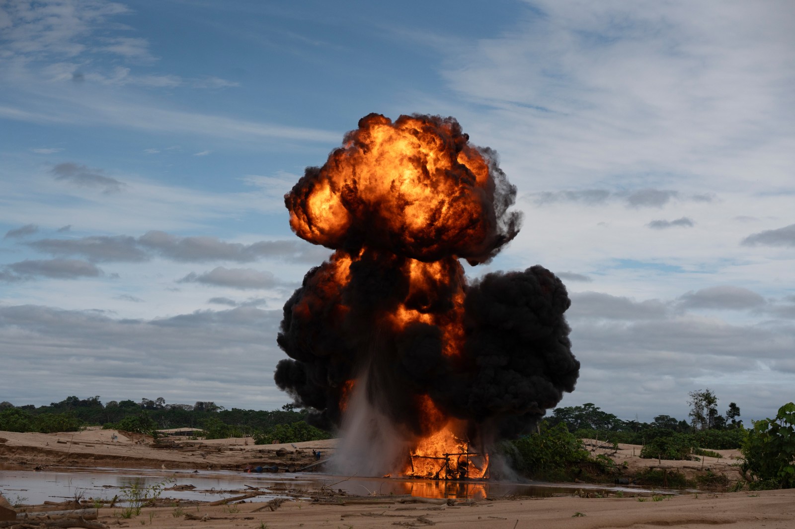 winnipegfreepress.com - Steven Grattan, The Associated Press - Peru steps up fight against illegal gold mining as activity enters protected Amazon reserve
