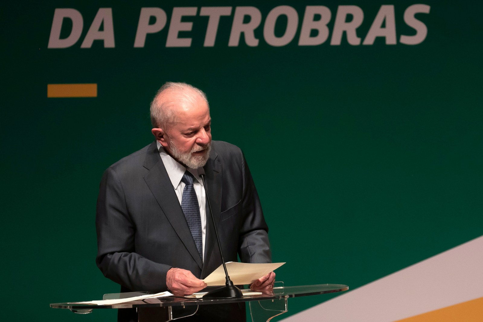 winnipegfreepress.com - Gabriela Sá Pessoa, The Associated Press - Lula calls oil near the Amazon River a passport to Brazil's future after Petrobras strikes new find