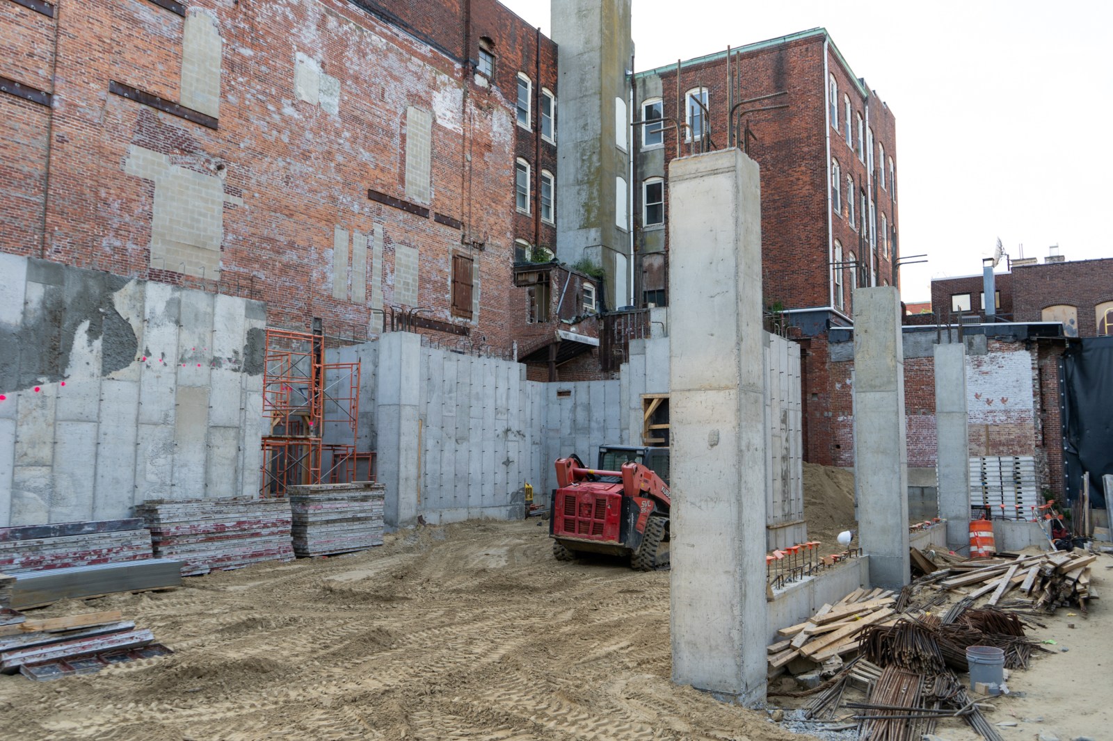 winnipegfreepress.com - Jamie Perkins/the New Bedford Light, The Associated Press - Massachusetts House and Senate move toward housing goals
