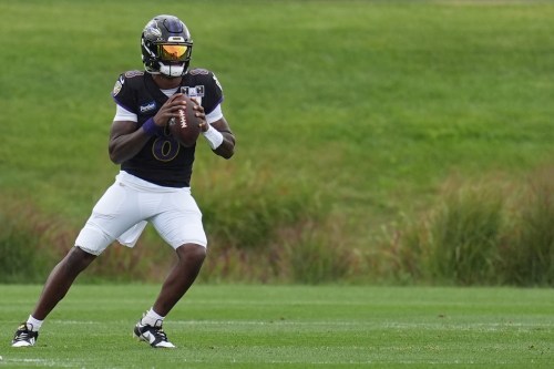 Baltimore Ravens quarterback Lamar Jackson trains during a joint NFL football practice with the Minnesota Vikings, Thursday, Aug. 20, 2026, in Eagan, Minn. (AP Photo/Abbie Parr)