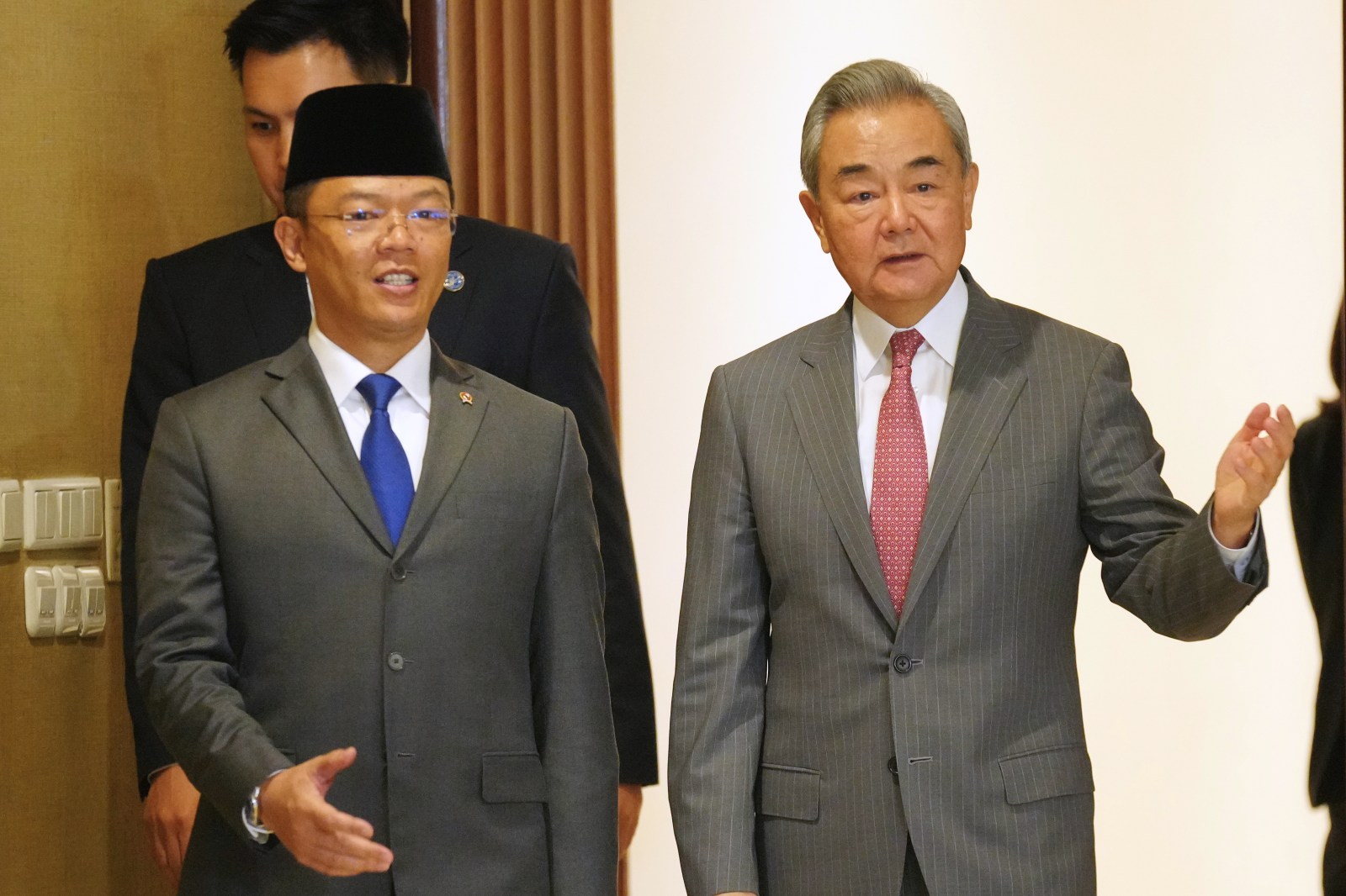winnipegfreepress.com - Edna Tarigan, The Associated Press - Indonesia and China discuss increasing defense cooperation and energy security