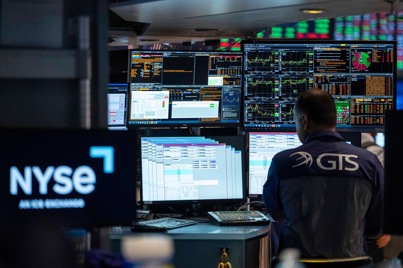 winnipegfreepress.com - The Canadian Press - S&P/TSX composite down nearly 100 points as financial stocks fall, U.S. markets up