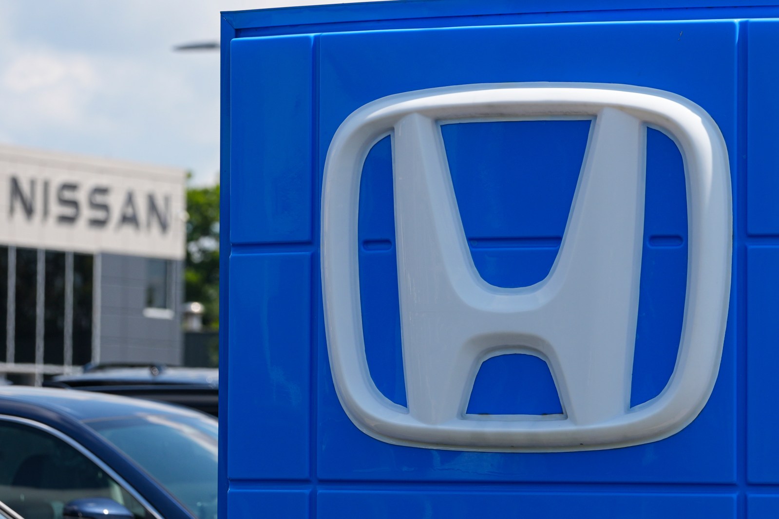 winnipegfreepress.com - Yuri Kageyama, The Associated Press - Japanese automakers Nissan and Honda agree to work together on software for cars
