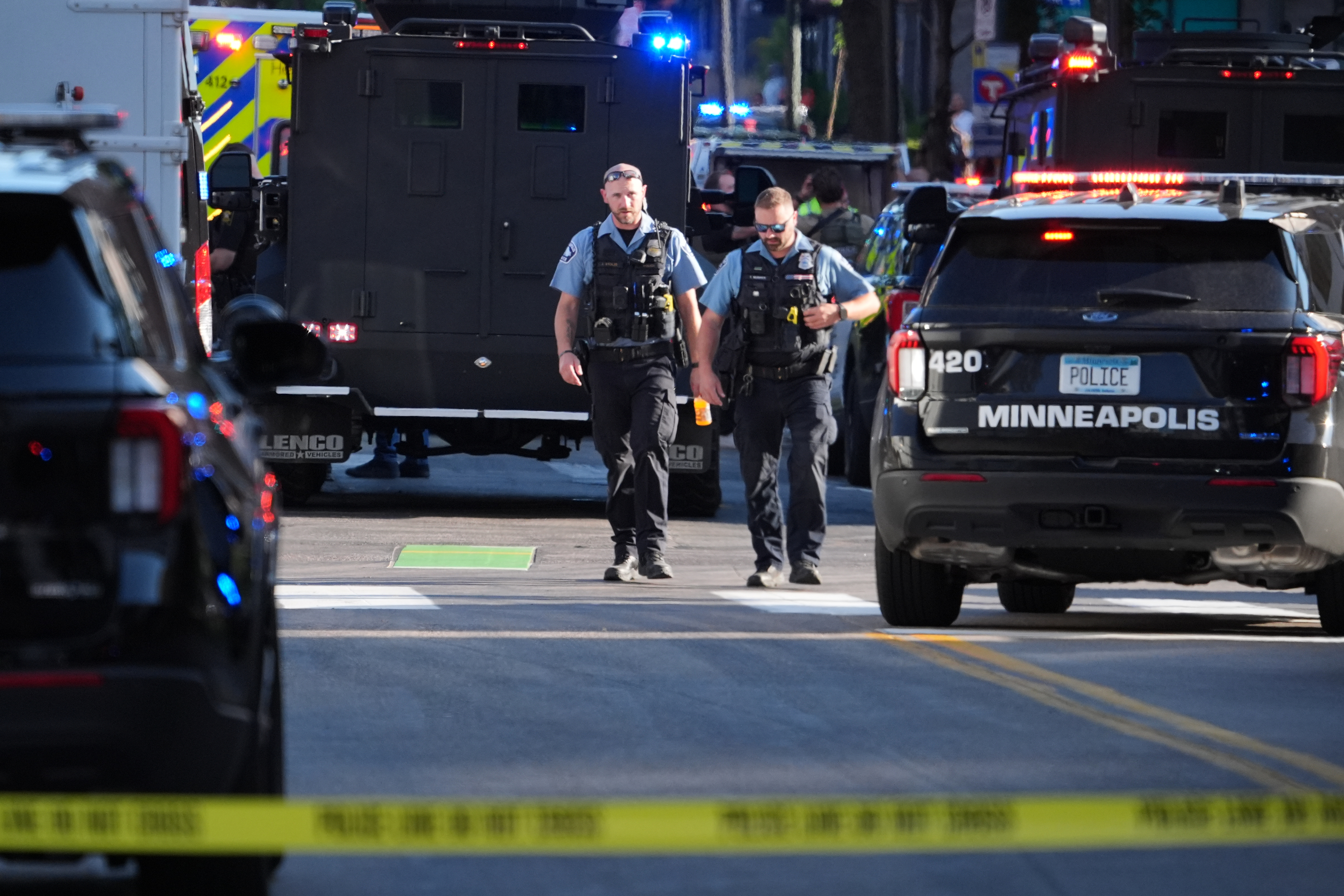 Shooting in downtown Minneapolis leaves 1 dead, 6 injured including 2 officers; FBI, ATF respond as shooter confirmed dead