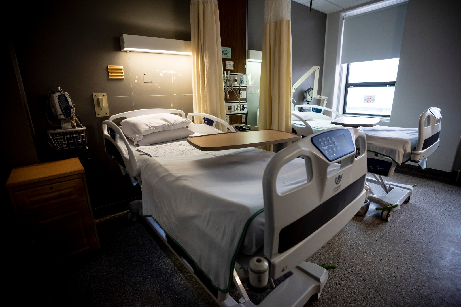 winnipegfreepress.com - Katrine Desautels, The Canadian Press - Internal data reveals 726 Quebecers waiting in hospital for long-term care beds