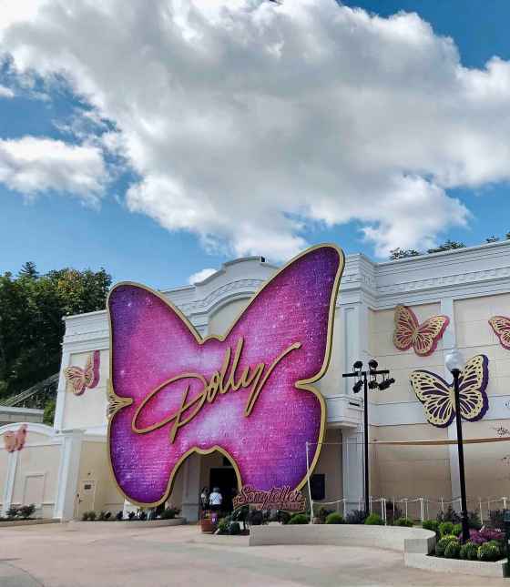 Dollywood (Jen Zoratti / Free Press)