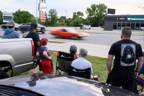Mike Sudoma/Free Press A group watches the Sunday night cruise along a boulevard on Portage Ave near Valour Rd August 9, 2026