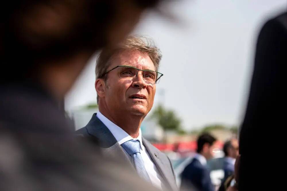 Klein's entrance adds spark to ho-hum mayoral race