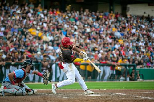 BROOK JONES/FREE PRESS FILES
                                The Winnipeg Goldeyes applauded the local fan base, with overall attendance at Blue Cross Park the highest since 2019.