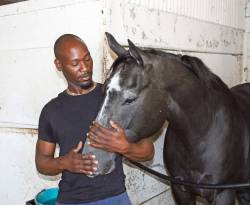GEORGE WILLIAMS
                                Devon Gitten&rsquo;s assistant trainer Rheco Gittens with Manitoba-bred Mighty Mikee, who handily won the $40,000 J. W. Sifton Stakes at Assiniboia Downs.