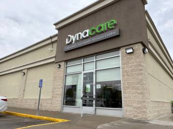 NICOLE BUFFIE / FREE PRESS
                                Lab workers at Dynacare on Regent Avenue were turning patients away Saturday morning as hundreds of people scrambled to get bloodwork done before a planned strike on Tuesday.