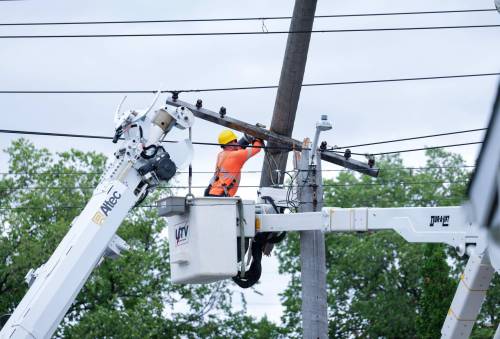 RUTH BONNEVILLE / FREE PRESS
                                Manitoba Hydro crews work to repair several hydro poles on Lindsay Street. Manitoba Hydro crews continue working to clear downed trees and repair power lines following a fast-moving, violent and destructive storm tore through the neighbourhood Sunday evening.