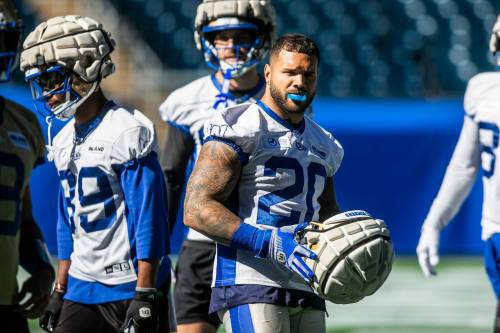 MIKAELA MACKENZIE / FREE PRESS
                                Winnipeg Blue Bombers running back Brady Oliveira (20) said he understands his head coach&rsquo;s decision to not go for a potential two-point walk-off convert in Sunday&rsquo;s Labour Day Classic. If the Blue and Gold win Saturday&rsquo;s Banjo Bowl, the season series will be decided by point differential.
