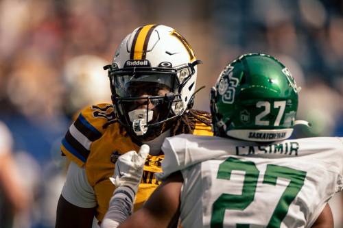 ZACHARY PETERS / BISON SPORTS
                                Manitoba Bisons fifth-year receiver Nathan Udoh (left) is being leaned on as one of the oldest players in a youthful locker room.