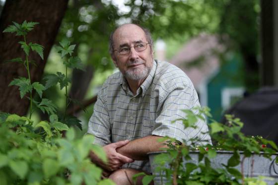 Mike Maunder on the deck at his Spence Street home. (Ruth Bonneville / Free Press files)