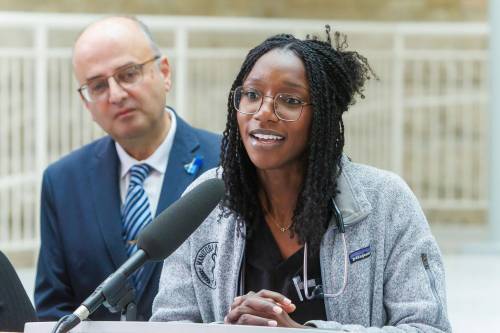 MIKE DEAL / FREE PRESS
                                Tobi Morakinyo, a resident in the College of Family Physicians of Canada emergency medicine training program, has expanded her skills by working in northern Manitoba communities.