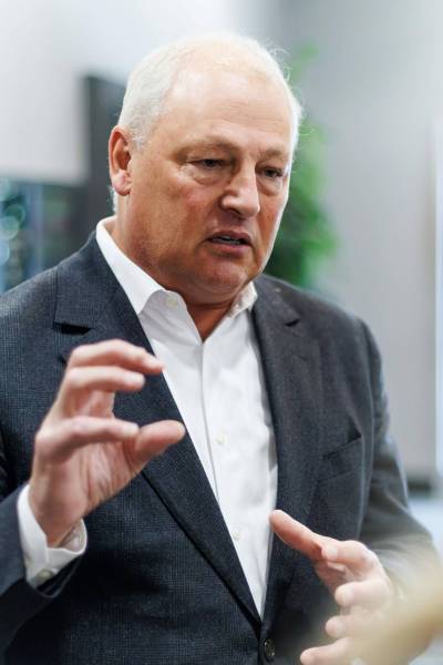 MIKE DEAL / FREE PRESS
                                Paul Soubry, head of the Manitoba-Canada Defence Alliance, speaks during a morning news conference at the Procurement Pathways aerospace and defence sector event Wednesday at the Victoria Inn in Winnipeg.