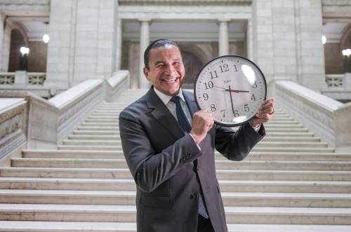 Ruth Bonneville / Free Press
                                Premier Wab Kinew: &ldquo;We heard from Manitobans loud and clear &mdash; no more changing the clocks in Manitoba.&rdquo;