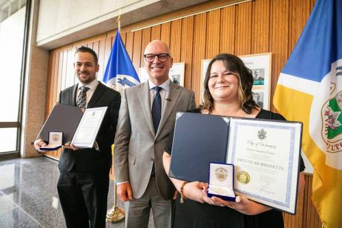 MIKAELA MACKENZIE / FREE PRESS
                                Mayor Scott Gillingham presents the Mayor&rsquo;s Award of Valour to Jaycyln Morrissette (right) and Brady Saunders at Winnipeg City Hall on Friday.
