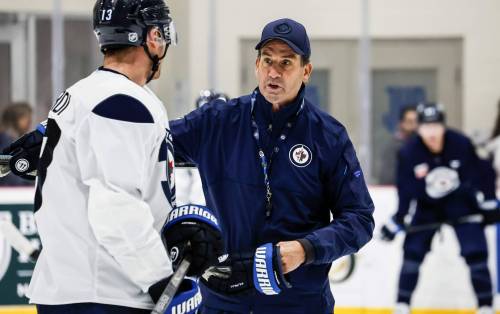 JOHN WOODS / FREE PRESS
                                Winnipeg Jets head coach Scott Arniel says the decision for Manitoba to adopt permanent daylight time has thrown things off for teams around the NHL.