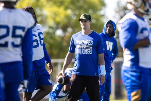 MIKAELA MACKENZIE / FREE PRESS
                                Winnipeg Blue Bombers quarterback Zach Collaros did not participate in the club&rsquo;s practice on Monday as the starting pivot deals with a head injury. But head coach Mike O&rsquo;Shea hasn&rsquo;t ruled the starting QB out of Friday&rsquo;s game just yet.