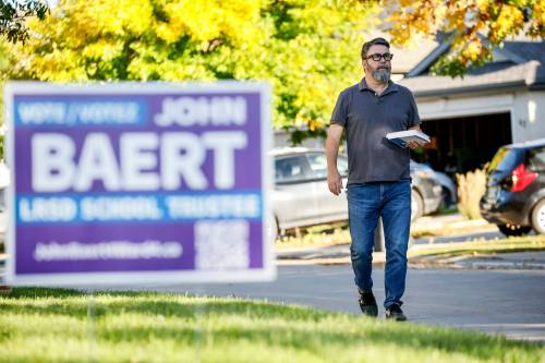 JOHN WOODS / FREE PRESS
                                Louis Riel School Division trustee candidate John Baert, canvasses in Island Lakes, Tuesday.