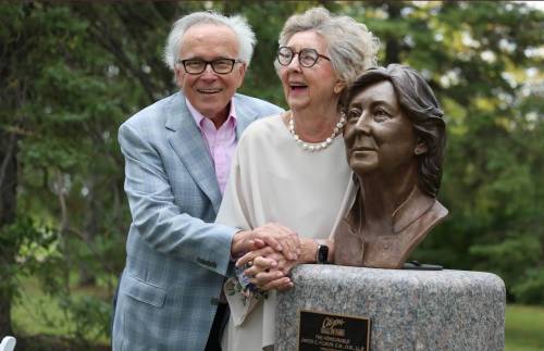 RUTH BONNEVILLE / FREE PRESS
                                Janice Filmon &mdash; with her husband, former premier Gary Filmon &mdash; was inducted into the Winnipeg Regional Real Estate Board&rsquo;s Citizens Hall of Fame in Assiniboine Park Wednesday.