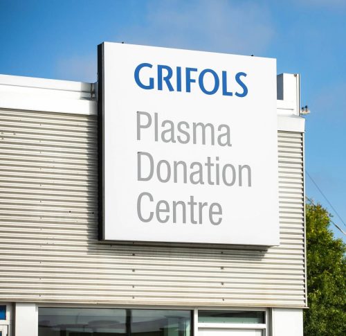 MIKAELA MACKENZIE / FREE PRESS
                                The Grifols plasma donation centre on Taylor Avenue in Winnipeg. Health Canada suspended all plasma collection at the facility Wednesday after two people died following donations at the private company&rsquo;s Winnipeg clinics.
