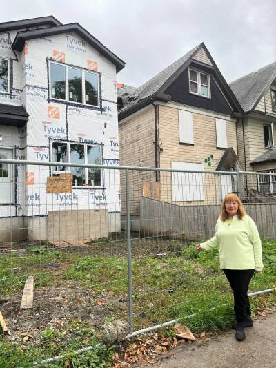 CAROL SANDERS / FREE PRESS
                                Linda Zak who lives doors down from 575 Furby St., right, and sees people coming and going from the boarded up house where there have been fires. Friday morning people were in the yard of the &ldquo;vacant &ldquo; home calling out to people inside.