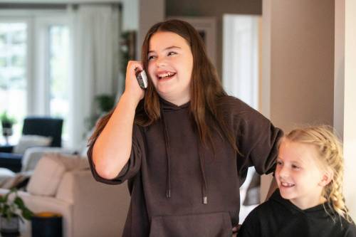 MIKAELA MACKENZIE / FREE PRESS
                                Emily (13, left) and Julie (eight) Sobkowicz with their family landline phone on Sept. 25. The family has used the landline to encourage the kids&rsquo; communication skills and stave off the encroachment of digital devices.