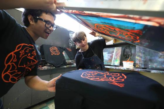 Elmwood High School Grade 12 student Daniel Concepcion (left), and Grade 10 student Lexington Zastre work on screen printing Truth and Reconciliation shirts. (Ruth Bonneville / Free Press)