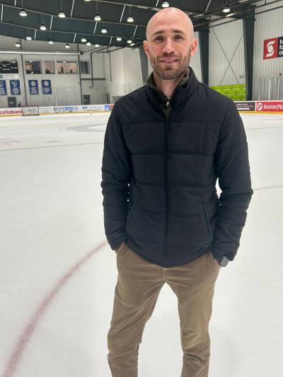 Mike McIntyre / FREE PRESS
                                Landon Ferraro returns to Winnipeg as the colour commentator for TSN&rsquo;s regional Winnipeg Jets broadcasts. The former NHL forward made a favourable first impression last week during his own pre-season debut on the network.