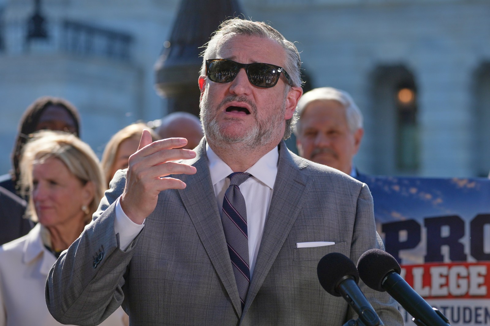 winnipegfreepress.com - Mary Clare Jalonick And Eddie Pells, The Associated Press - College sports bill clears first major hurdle in the Senate