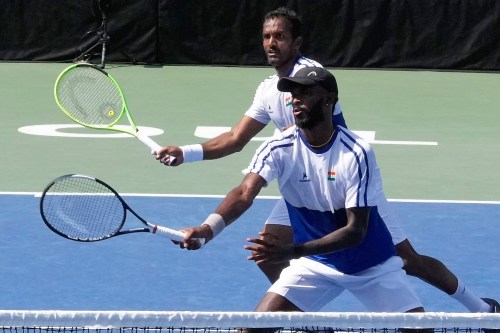 India's Dhakshineswar Suresh, front, returns the ball as his teammate N Sriram Balaji watches during a double match of a Davis Cup World second-round qualifier against South Korea's Nam Jisung and Park Uisung in Seoul, South Korea, Saturday, Sept. 19, 2026. (AP Photo/Ahn Young-joon)