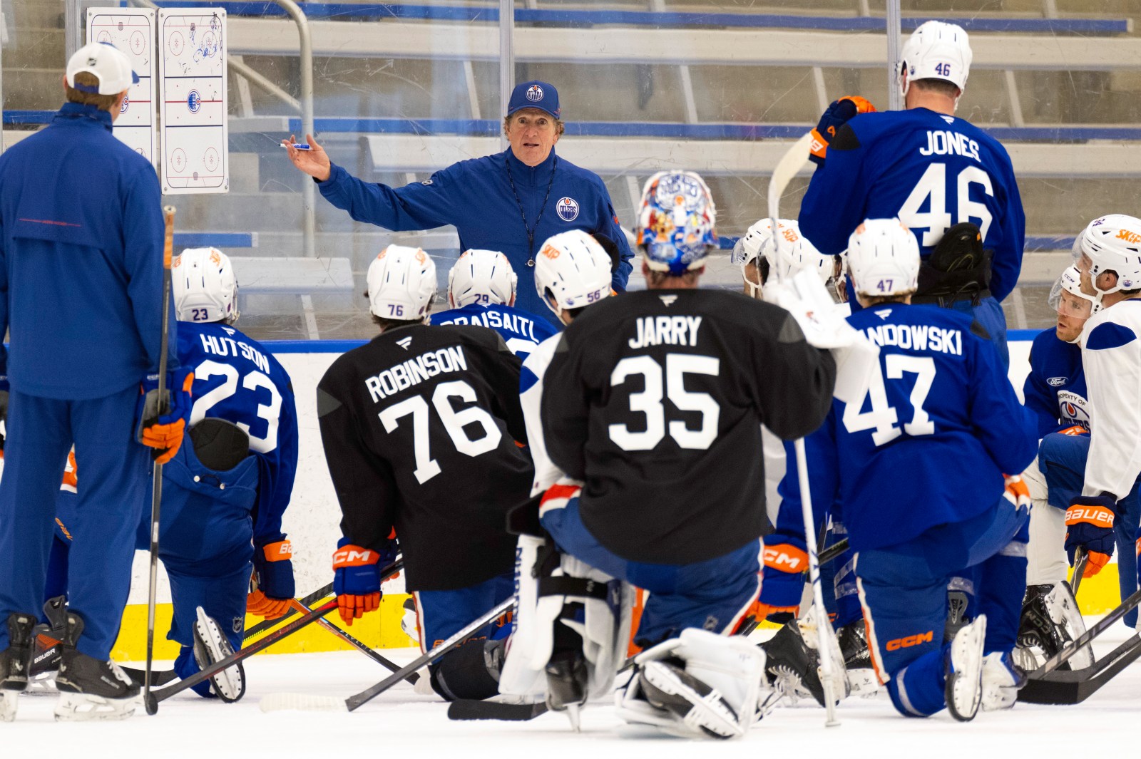 Mike Babcock’s Oilers Hire Diverts Media Attention