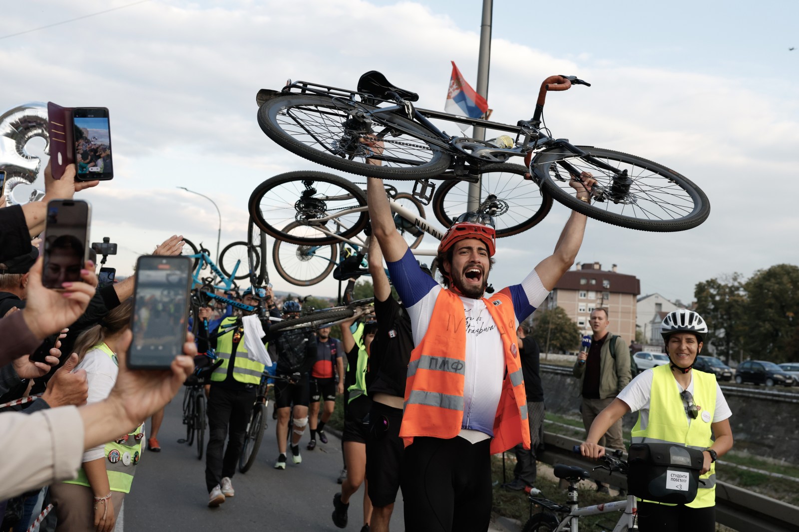 Students’ Cycling Tour Welcomed in Kragujevac Ahead of Serbia Election