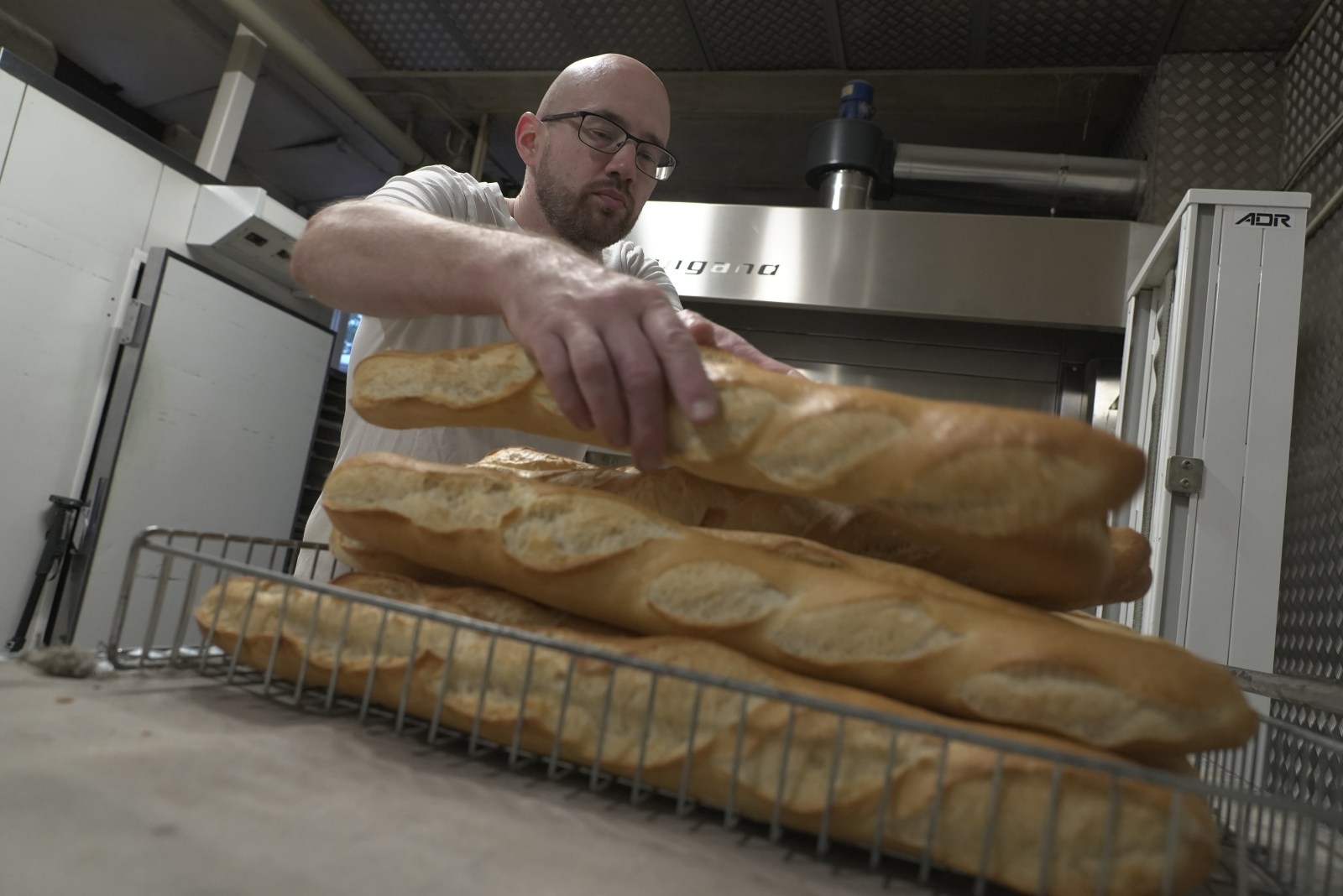 winnipegfreepress.com - John Leicester, The Associated Press - Crunch time: Fuel price spike squeezes French baguette bakers as heating oil costs soar