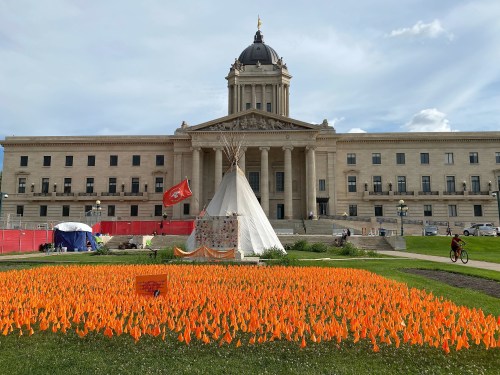 An encampment on the front lawn of the Manitoba legislature building is shown on Wednesday Aug. 17, 2022 in Winnipeg. THE CANADIAN PRESS/Kelly Malone