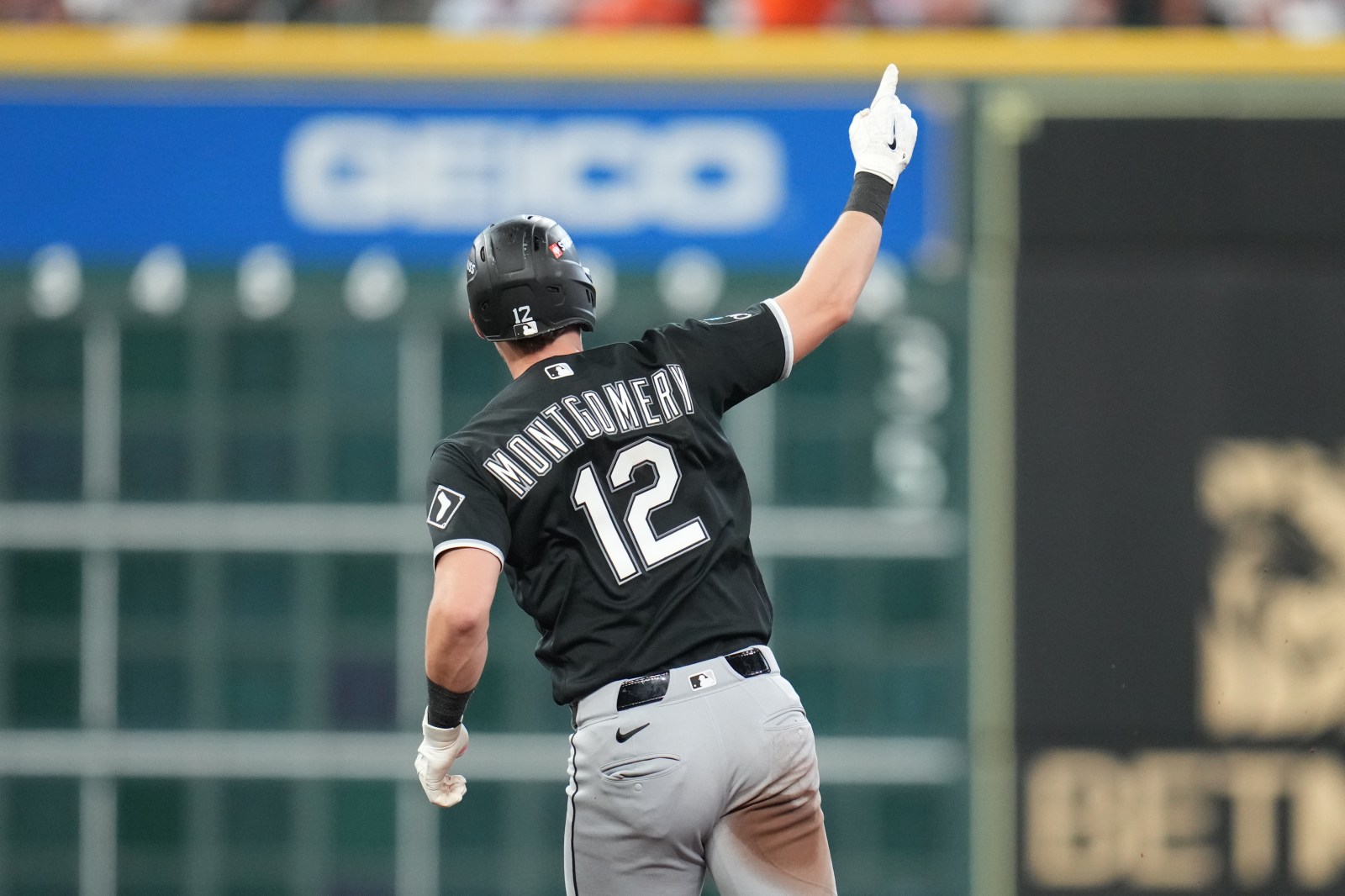 White Sox defeat Astros 6-3 in AL Wild Card Game 1