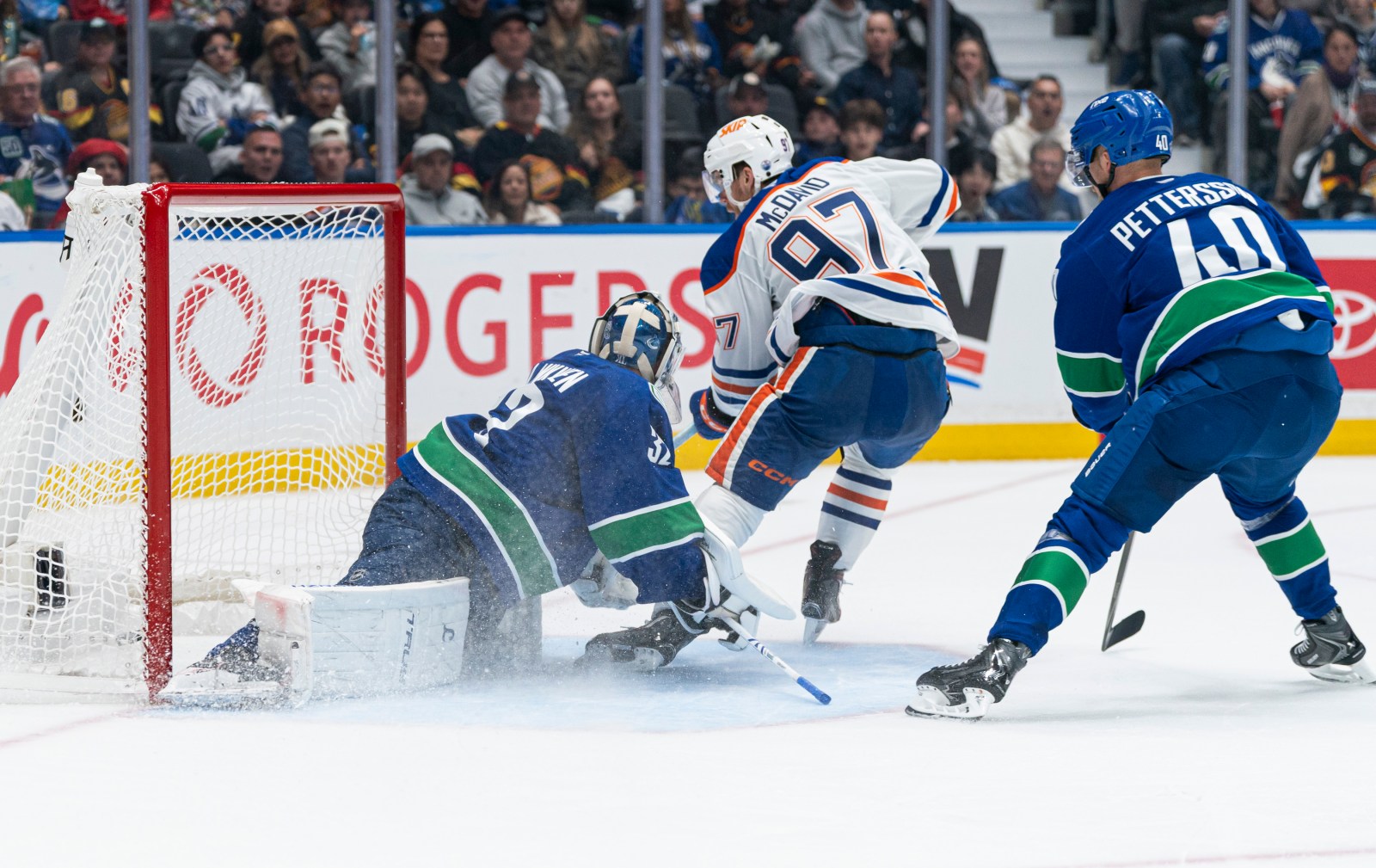 Connor McDavid scores first goal as Oilers beat Canucks 9-7