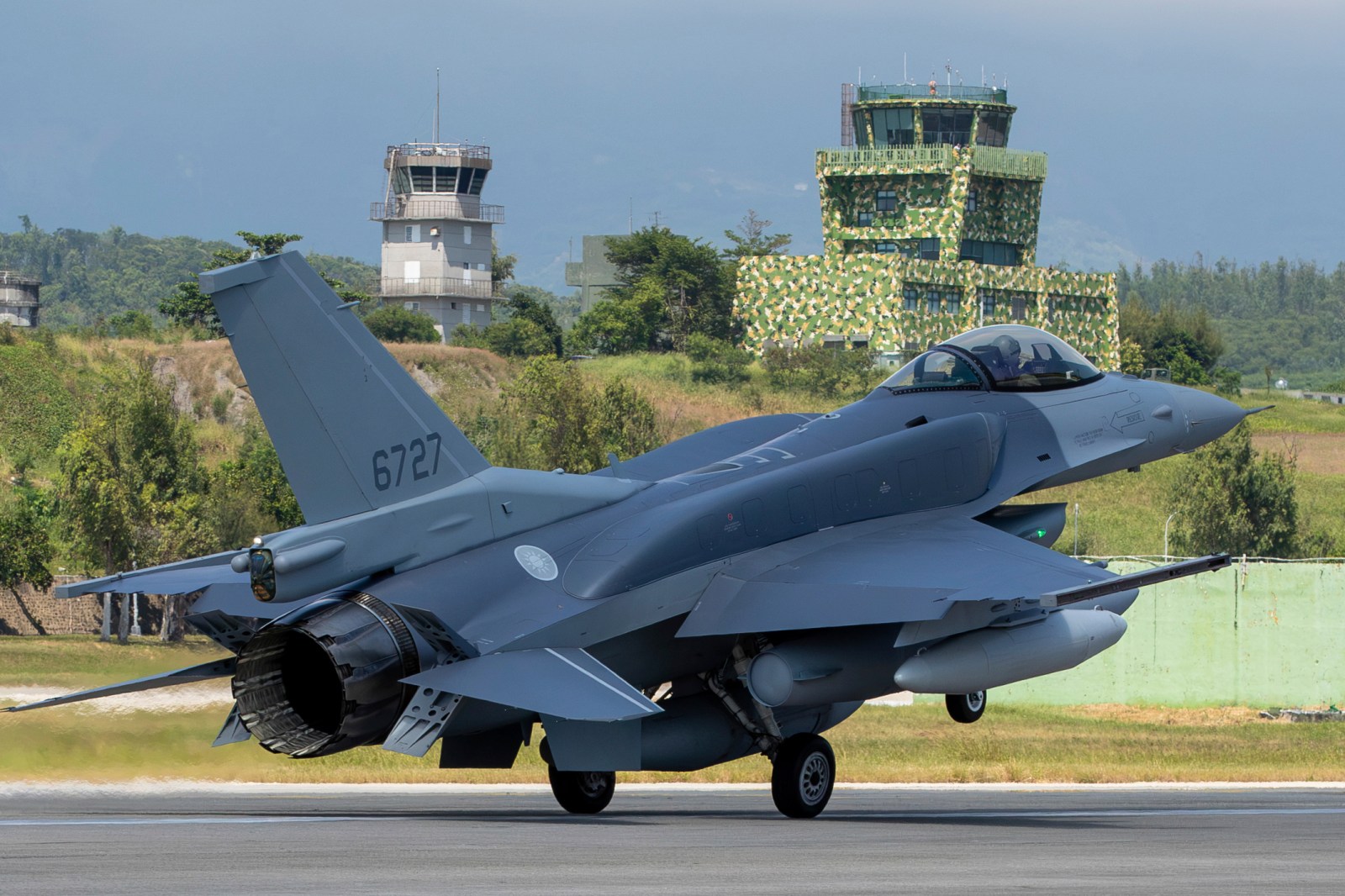 Taiwan receives first two US‑supplied F‑16V jets amid lingering delivery delays