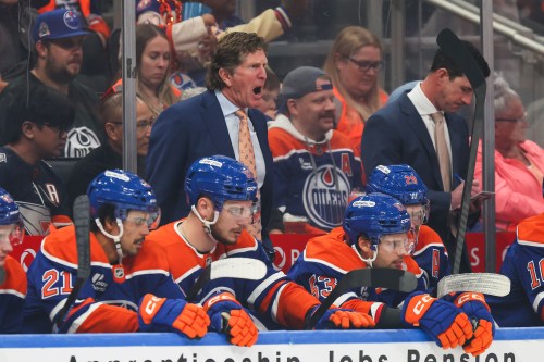 Edmonton Oilers head coach Mike Babcock shouts instructions to players against the Vancouver Canucks during first period NHL hockey action in Edmonton on Tuesday, Sept. 29, 2026. THE CANADIAN PRESS/Codie McLachlan