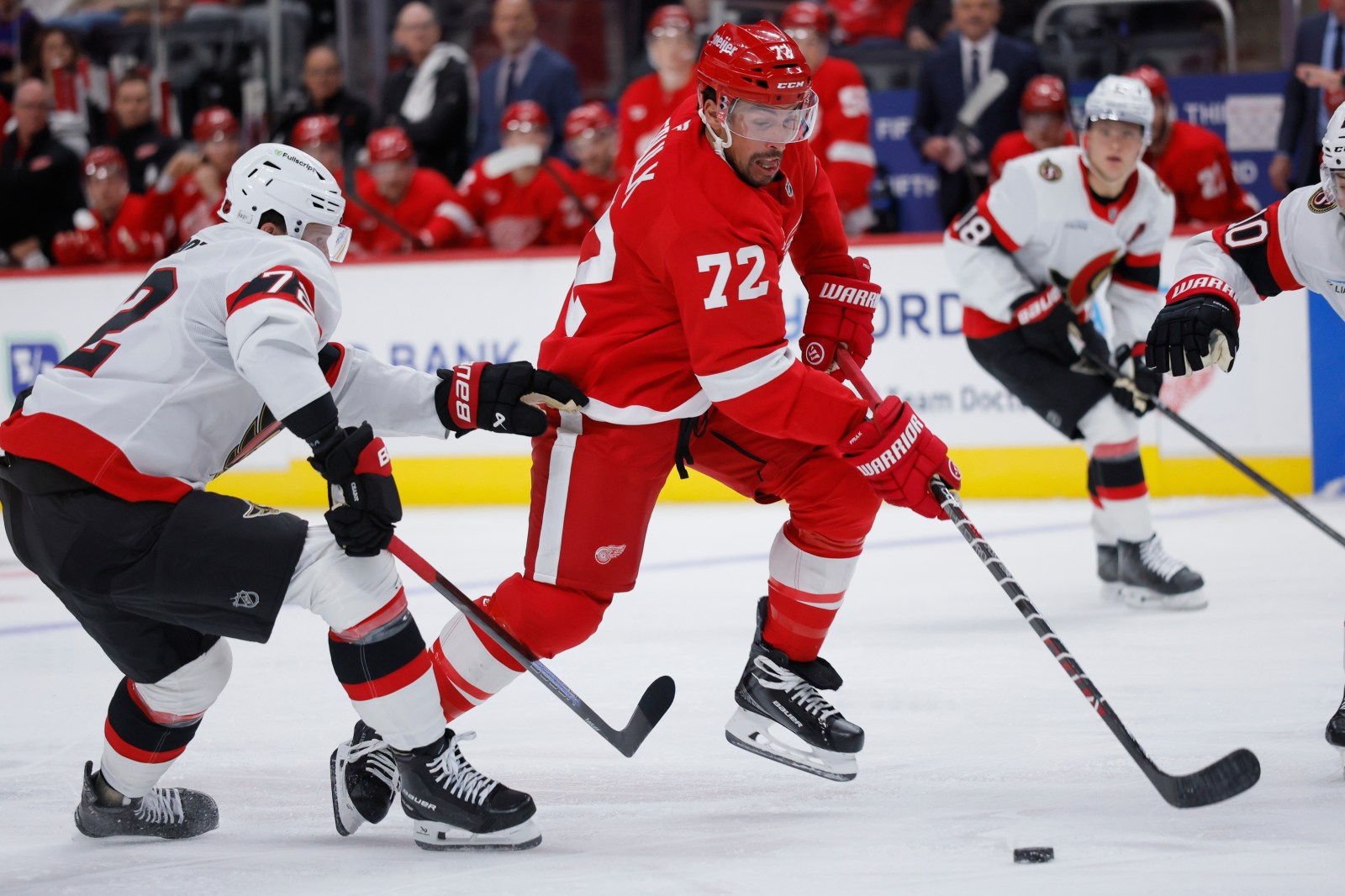 Larkin scores in return as Red Wings beat Senators