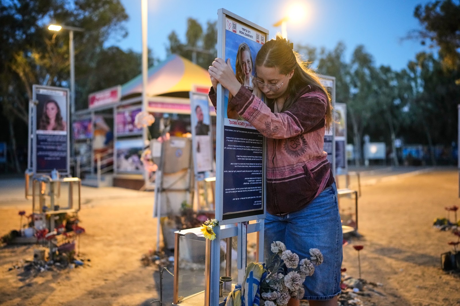 Los israelíes conmemoran el ataque del 7 de octubre mientras la guerra de Gaza continúa impactando a la región